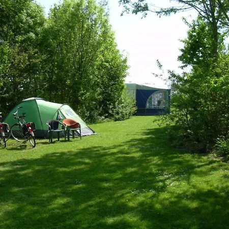 4 Persoons Ingerichte Tent Op Kleine Camping Anna Paulowna