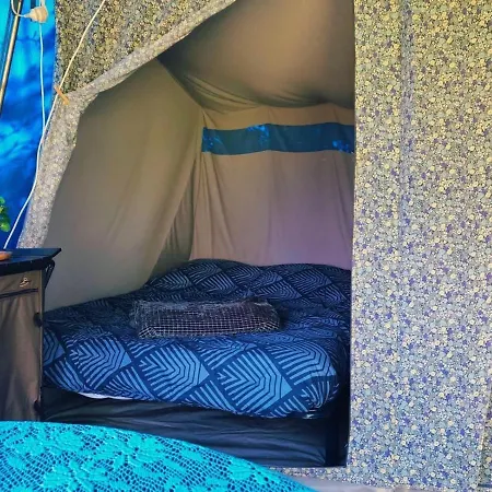 4 Persoons Ingerichte Tent Op Kleine Camping Campismo de Luxo