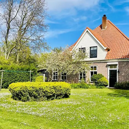 4 Persoons Ingerichte Tent Op Kleine Camping * Anna Paulowna