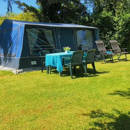4 Persoons Ingerichte Tent Op Kleine Camping Luxury tent